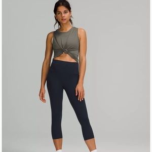 PURPLE LuluLemon Wunder Train High-Rise Crop 21"
